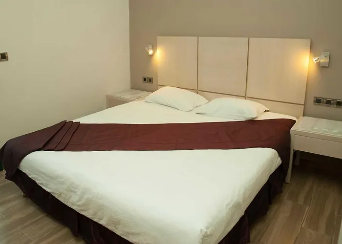 Plaza Szálloda 3*